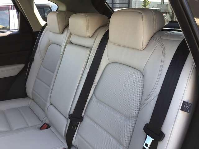 ☆後部座席シート廻り☆　☆リアシートも快適な乗り心地☆シ−トの乗り心地が良く、旅行など長距離運転にも向いています。