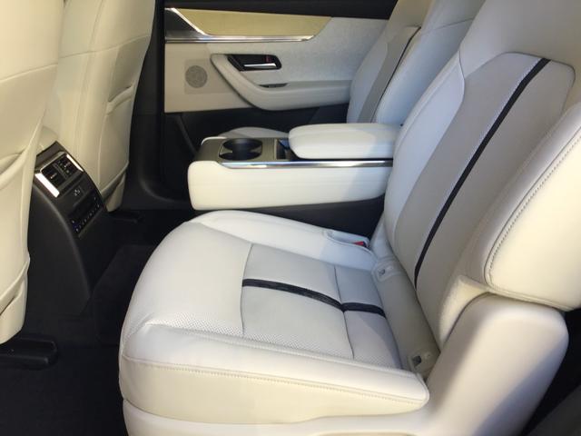 ＣＸ－８０ ３．３　ＸＤハイブリッド　プレミアム　モダン　ディーゼルター　デモアップカー　衝突被害軽減ブレーキ　全周囲カメラ　オートマチックハイビーム　アダプティブクルーズコントロール　革シート　３列シート　バックカメラ　電動シート　シートヒーター　４ＷＤ　サンルーフ（62枚目）