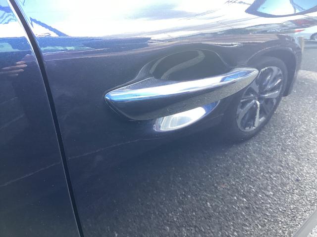 �X�}�[�g�L�[���������Ă����ԂŃ��b�N�{�^���������ƁA�ԗ����ׂẴh�A�̉�����{�����s�����Ƃ��o���܂��B