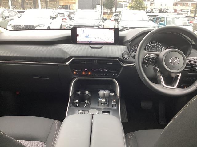 �����ړ��̏��Ȃ����ʃ]�[���ɑ��s����z�u�A���E��W���Ȃ��Z���^�[�f�B�X�v���C�̔z�u�A�Z���^�[�f�B�X�v���C�̑���̓R�}���_�[�R���g���[���ŉ\�B�^�]�ɏW���ł��K�v�ȏ��𓦂��Ȃ����C�A�E�g�ł��B