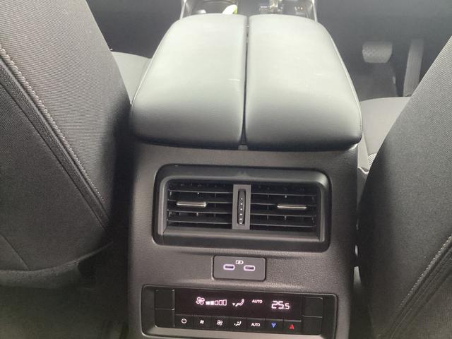 �㕔���Ȃɂ��G�A�R�������o�������������葕������Ă��܂��B