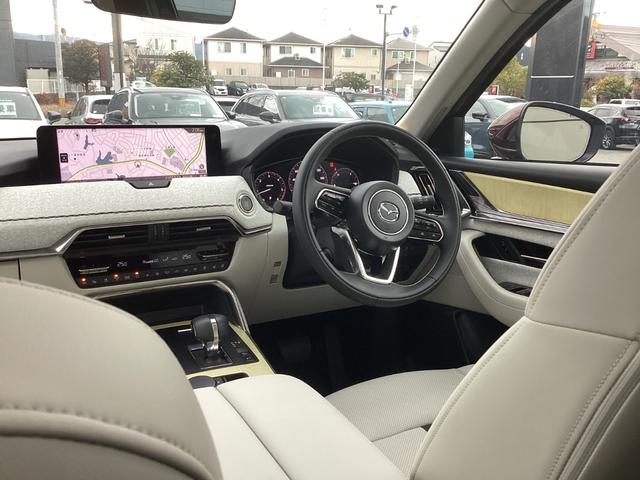 �h���C�o�[���S�ɗ]�T�������ĉ^�]�ɏW���ł��邱�ƁA����Ȃ��Ȃ������������ƑO�����ʂ����Ԃ̋N�_�ƂȂ�A�S�������S���ăh���C�u���y���߂邱�Ƃ����b�g�[�ɃV���v���ȃ��C�A�E�g�ƂȂ��Ă��܂��B