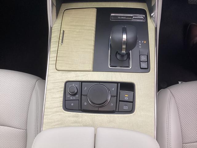 �R�}���_�[�R���g���[���B�X�C�b�`��T�����ƂȂ����R�Ɏ���������ʒu�ɔz�u�B�茳�����邱�ƂȂ��A�e�푀�삪�s���܂��B