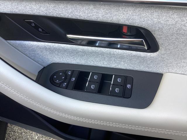 �p���[�E�C���h�E�d���i�[�t���h�A�~���[�X�C�b�`�́A�h�A�ɏW����