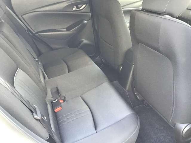 �V�[�g���ɗ]�T������A���̓I�Ȍ`��̍��ʂ��J�[�u���ɂ���������̂��x���A�܂��w�b�h�N���A�����X���]�T������A�����K���X���L�߂Ŏ��E�̍��������킳��Ǌ����Ȃ������ԃh���C�u�ł����K�ɉ߂����܂��B