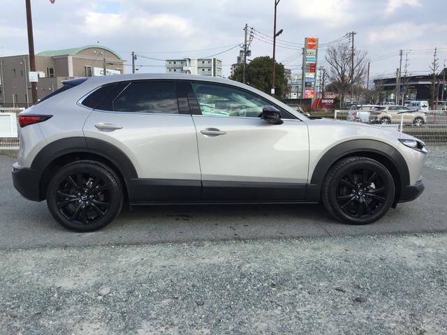 �N���}�����苎��܂ŁA�l�̖ڂɉf�肱�ނ��́B����l�𖣗��������B�B�B���������z���Ń}�c�_�f�U�C���͑���o����Ă��܂�