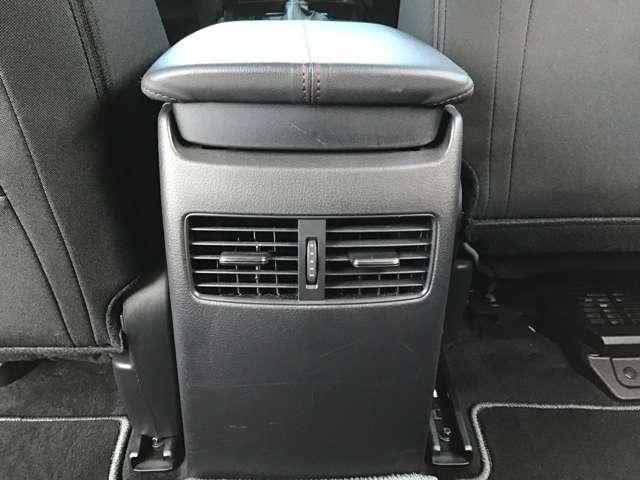 �㕔���Ȃɂ��G�A�R�������o�������������葕������Ă��܂��B