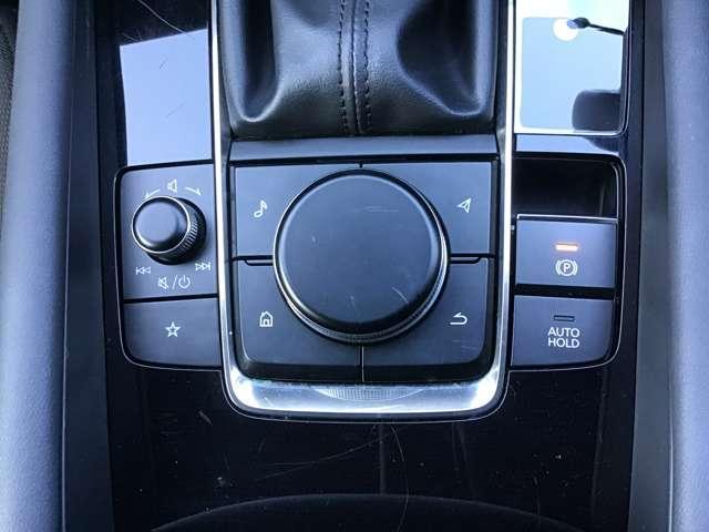 �R�}���_�[�R���g���[���B�X�C�b�`��T�����ƂȂ����R�Ɏ���������ʒu�ɔz�u�B�茳�����邱�ƂȂ��A�e�푀�삪�s���܂��B