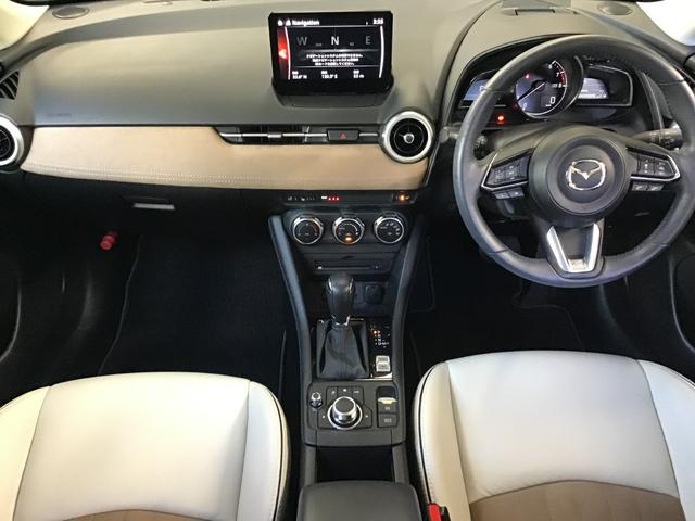 �����ړ��̏��Ȃ����ʃ]�[���ɑ��s����z�u�A���E��W���Ȃ��Z���^�[�f�B�X�v���C�̔z�u�A�Z���^�[�f�B�X�v���C�̑���̓R�}���_�[�R���g���[���ŉ\�B�^�]�ɏW���ł��K�v�ȏ��𓦂��Ȃ����C�A�E�g�ł��B