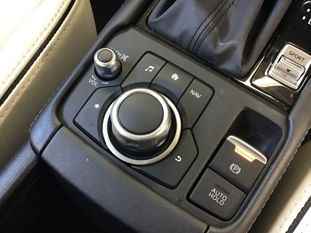 �R�}���_�[�R���g���[���B�X�C�b�`��T�����ƂȂ����R�Ɏ���������ʒu�ɔz�u�B�茳�����邱�ƂȂ��A�e�푀�삪�s���܂��B