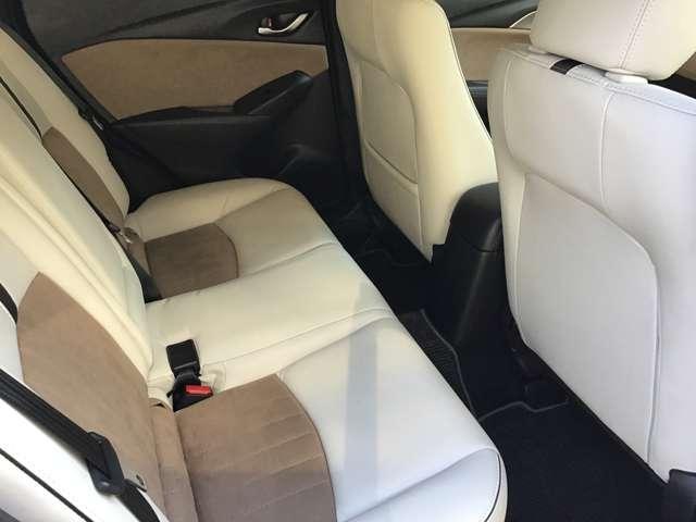 �V�[�g���ɗ]�T������A���̓I�Ȍ`��̍��ʂ��J�[�u���ɂ���������̂��x���A�܂��w�b�h�N���A�����X���]�T������A�����K���X���L�߂Ŏ��E�̍��������킳��Ǌ����Ȃ������ԃh���C�u�ł����K�ɉ߂����܂��B