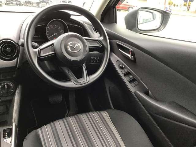 �����ړ��̏��Ȃ����ʃ]�[���ɑ��s����z�u�A���E��W���Ȃ��Z���^�[�f�B�X�v���C�̔z�u�A�Z���^�[�f�B�X�v���C�̑���̓R�}���_�[�R���g���[���ŉ\�B�^�]�ɏW���ł��K�v�ȏ��𓦂��Ȃ����C�A�E�g�ł��B