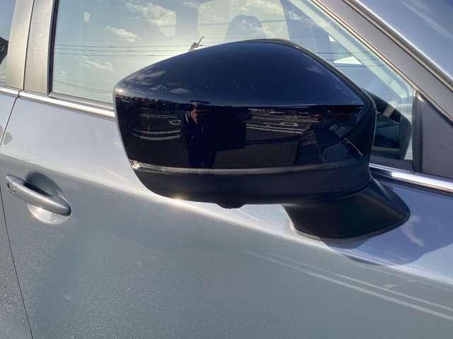 �X�}�[�g�L�[���������Ă����ԂŃ��b�N�{�^���������ƁA�ԗ����ׂẴh�A�̉�����{�����s�����Ƃ��o���܂��B