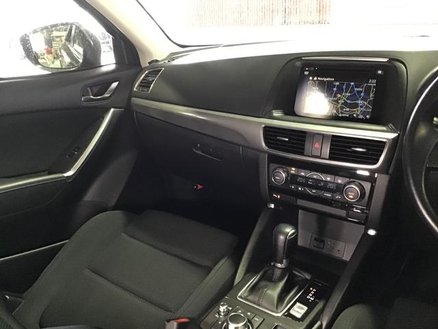 �V�[�g���ɗ]�T������A���̓I�Ȍ`��̍��ʂ��J�[�u���ɂ���������̂��x���A�܂��w�b�h�N���A�����X���]�T������A�����K���X���L�߂Ŏ��E�̍��������킳��Ǌ����Ȃ������ԃh���C�u�ł����K�ɉ߂����܂��B