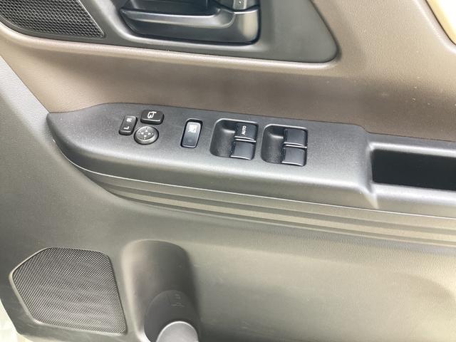 �p���[�E�C���h�E�d���i�[�t���h�A�~���[�X�C�b�`�́A�h�A�ɏW����