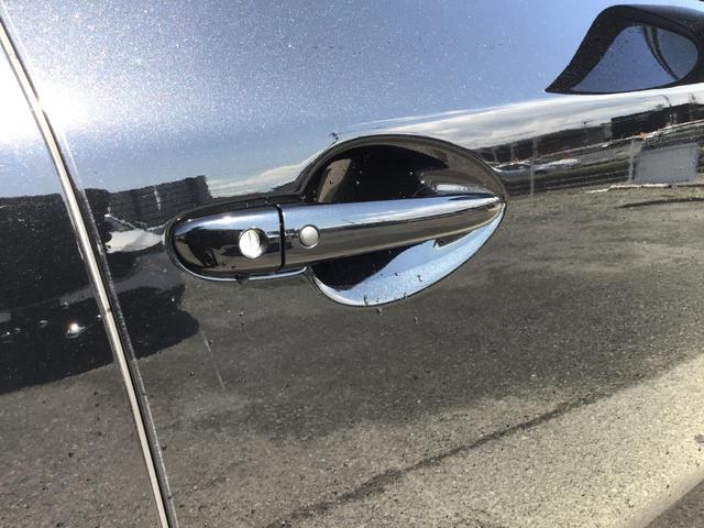 �X�}�[�g�L�[���������Ă����ԂŃ��b�N�{�^���������ƁA�ԗ����ׂẴh�A�̉�����{�����s�����Ƃ��o���܂��B