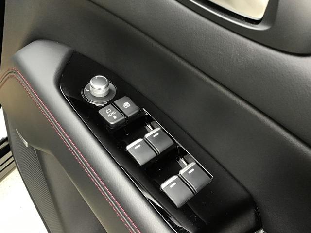 �p���[�E�C���h�E�d���i�[�t���h�A�~���[�X�C�b�`�́A�h�A�ɏW����