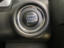 【 プッシュボタンスタートシステム 】 「アドバンストキーを携帯し、ブレーキペダルを踏みながらインパネ上のボタンを押すだけで、エンジンの始動/停止ができます。」