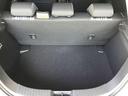 ラゲージルーム！後ろのシートは片方ずつ倒せます。乗る人や積む荷物に応じてアレンジが可能ですので多彩に使えてとても便利です。