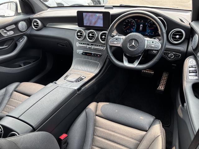ＧＬＣ ＧＬＣ３００　４マチック　クーペ　ＡＭＧライン　後期　サンルーフ　レザーエクスクルーシブ　パナメリカーナグリル　ヘッドアップディスプレイ　全席シートヒーター　前席ベンチレーション　ＲＳＰ　全方位カメラ　２．０ＥＴＣ　電動リアゲート　前後ドラレコ（12枚目）