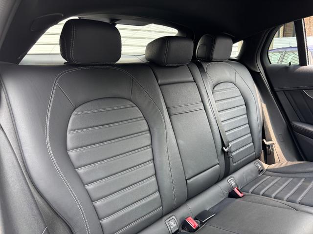 ＧＬＣ ＧＬＣ３００　４マチック　クーペ　ＡＭＧライン　後期　サンルーフ　レザーエクスクルーシブ　パナメリカーナグリル　ヘッドアップディスプレイ　全席シートヒーター　前席ベンチレーション　ＲＳＰ　全方位カメラ　２．０ＥＴＣ　電動リアゲート　前後ドラレコ（21枚目）