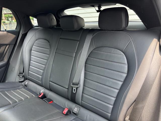 ＧＬＣ ＧＬＣ３００　４マチック　クーペ　ＡＭＧライン　後期　サンルーフ　レザーエクスクルーシブ　パナメリカーナグリル　ヘッドアップディスプレイ　全席シートヒーター　前席ベンチレーション　ＲＳＰ　全方位カメラ　２．０ＥＴＣ　電動リアゲート　前後ドラレコ（25枚目）