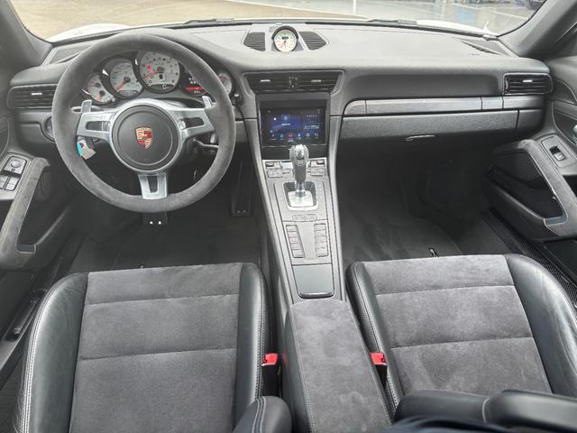 ９１１ ９１１カレラＧＴＳ　スポクロ　ＰｏｗｅｒＣｒａｆｔマフラー　純正ＧＴ３アルミホイール　Ｈ＆Ｒダウンサス　ＢＯＳＥサウンド　ＰＴＶプラス　アルカンターラルーフ　ＧＴＳスポーツシート　ＡｐｐｌｅＣａｒＰｌａｙ　バックカメラ（12枚目）