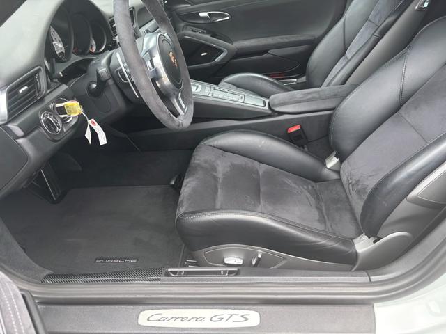 ９１１ ９１１カレラＧＴＳ　スポクロ　ＰｏｗｅｒＣｒａｆｔマフラー　純正ＧＴ３アルミホイール　Ｈ＆Ｒダウンサス　ＢＯＳＥサウンド　ＰＴＶプラス　アルカンターラルーフ　ＧＴＳスポーツシート　ＡｐｐｌｅＣａｒＰｌａｙ　バックカメラ（17枚目）