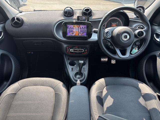 スマートフォーフォー ＢＲＡＢＵＳ　スポーツ　１オナ　社外２ＤＩＮナビ　フルセグＴＶ　バックカメラ　黒革シート　ガラスルーフ　純正ブラバスアルミ　前席シートヒーター　Ｂｌｕ－ｒａｙ　車線逸脱警告　衝突警告　ＥＴＣ　ドラレコ　クルーズコントロール（13枚目）