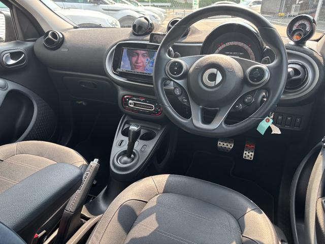 スマートフォーフォー ＢＲＡＢＵＳ　スポーツ　１オナ　社外２ＤＩＮナビ　フルセグＴＶ　バックカメラ　黒革シート　ガラスルーフ　純正ブラバスアルミ　前席シートヒーター　Ｂｌｕ－ｒａｙ　車線逸脱警告　衝突警告　ＥＴＣ　ドラレコ　クルーズコントロール（14枚目）