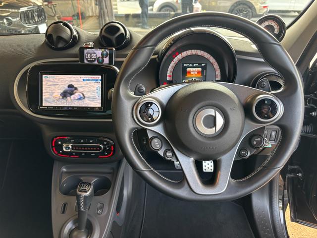 スマートフォーフォー ＢＲＡＢＵＳ　スポーツ　１オナ　社外２ＤＩＮナビ　フルセグＴＶ　バックカメラ　黒革シート　ガラスルーフ　純正ブラバスアルミ　前席シートヒーター　Ｂｌｕ－ｒａｙ　車線逸脱警告　衝突警告　ＥＴＣ　ドラレコ　クルーズコントロール（32枚目）