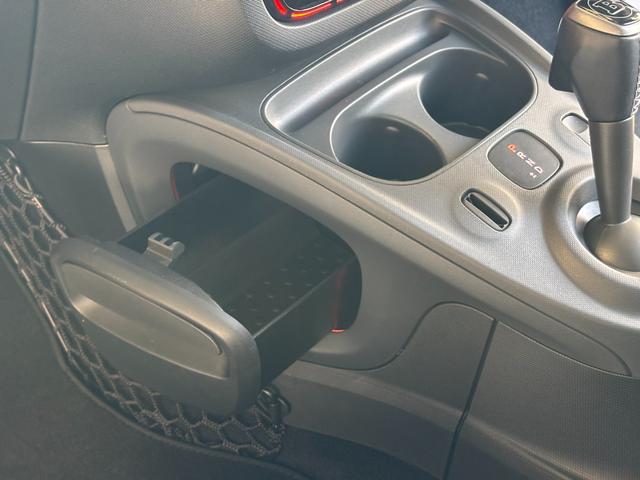 スマートフォーフォー ＢＲＡＢＵＳ　スポーツ　１オナ　社外２ＤＩＮナビ　フルセグＴＶ　バックカメラ　黒革シート　ガラスルーフ　純正ブラバスアルミ　前席シートヒーター　Ｂｌｕ－ｒａｙ　車線逸脱警告　衝突警告　ＥＴＣ　ドラレコ　クルーズコントロール（45枚目）