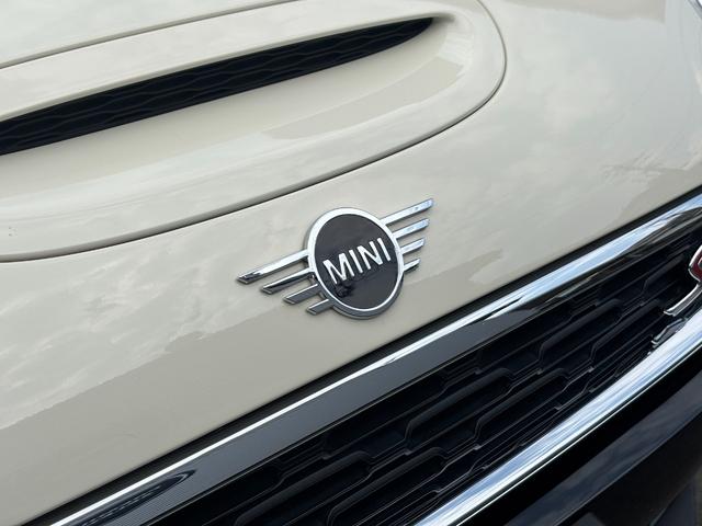 ＭＩＮＩ クーパーＳＤ　クラブマン　アクティブクルーズコントロール　インテリジェントセーフティ　コンフォートアクセス　フルセグＴＶ　ペッパーパッケージ　ＭＩＮＩドライビングモード　純正ブラックアルミホイール　バックカメラ　ＥＴＣ（16枚目）