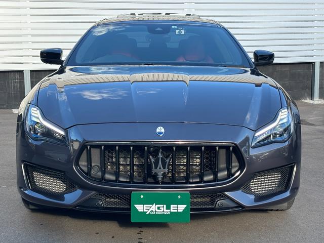 クアトロポルテ モデナ　ワンオーナー　サンルーフ　赤革シート　全方位カメラ　純正２１アルミホイール　オートクルーズコントロール　電動リアゲート　シートヒーター　シートクーラー　衝突安全　ＬＫＡ　ＬＣＡ　ＤＴＶ　ＥＴＣ２．０（4枚目）