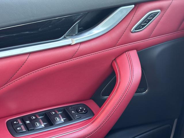レヴァンテ グランスポーツ　左Ｈ　サンルーフ　後期メーター・ナビ　赤革シート　イージークローザー　ハーマンカードン　ＰＤＣ　ＡＤＡＳ　ＡＣＣ　ＬＫＡ　ＢＳＭ　全周囲カメラ　シートヒーター　ベンチレーション　電動リアゲート　ＥＴＣ（46枚目）