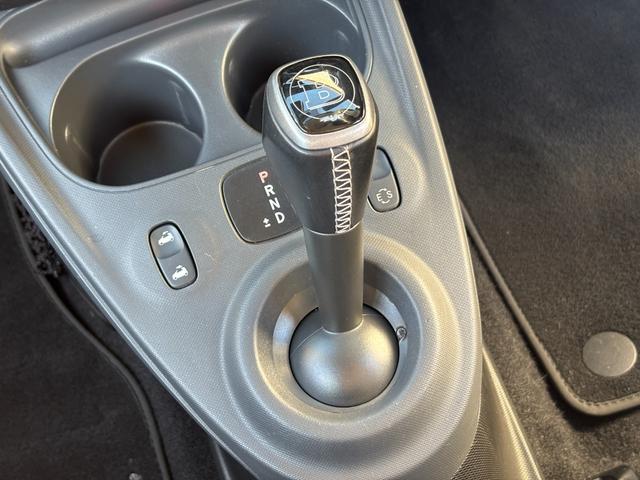 スマートフォーツーカブリオ ＢＲＡＢＵＳ　スポーツ　社外９インチナビ　黒革シート　シートヒーター　ＴＶ　Ｂカメラ　ＣＤ・ＤＶＤ・Ｂｌｕｅｔｏｏｔｈ　衝突軽減ブレーキ　レーンキープ　障害物センサ　純正１６インチＡＷ　パドルシフト　クルコン　全方位ドラレコ（33枚目）