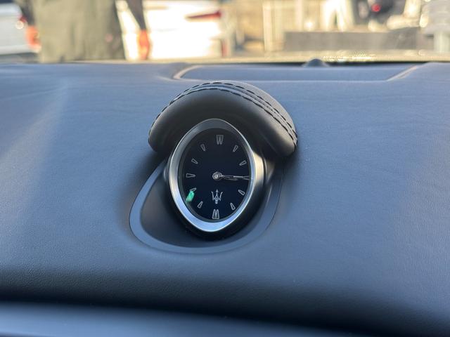 ギブリ S グランスポーツ ネリッシモPKG サンルーフ ハーマンカードンスピーカー 黒革 後期シフト 中期ナビ OP20インチアルミ(テゼーオ) ACC 全方位カメラ ツーリングPKG ドライバーアシスタンスP シートヒーター(46枚目)