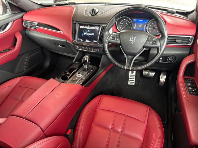 レヴァンテ Sグランスポーツ サンルーフ 赤革シート 21インチアルミ(アンテーオ) ACC FCW BSA 車線逸脱警告 シートヒーター ナビ 全方位カメラ ソフトドアクロージャー 電動リアゲート ETC(19枚目)