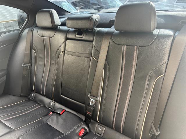 ５シリーズ ５２３ｄ　Ｍスポーツ　ハイラインパッケージ　１年保証付　黒革　ヘッドアップディスプレイ　全席シートヒーター　Ｍ５ルックリアバンパー　フロントスポイラー　ドライビングアシストプラス　全方位カメラ　ＡＣＣ　ＬＤＷ　ＬＣＷ　クロストラフィック　ＥＴＣ（5枚目）