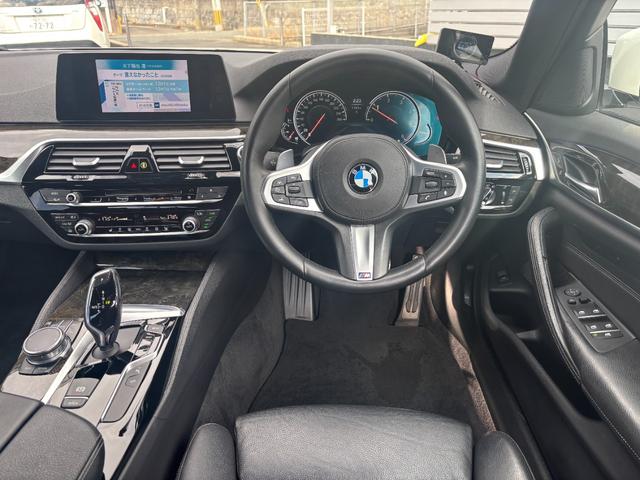 ５シリーズ ５２３ｄ　Ｍスポーツ　ハイラインパッケージ　１年保証付　黒革　ヘッドアップディスプレイ　全席シートヒーター　Ｍ５ルックリアバンパー　フロントスポイラー　ドライビングアシストプラス　全方位カメラ　ＡＣＣ　ＬＤＷ　ＬＣＷ　クロストラフィック　ＥＴＣ（19枚目）