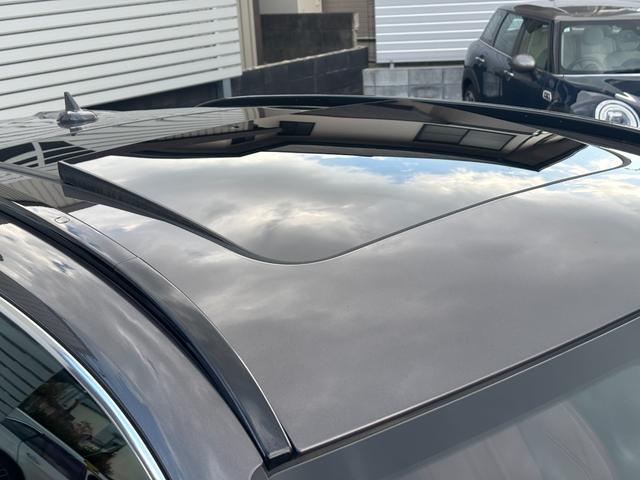 レヴァンテ Ｓグランスポーツ　左ハンドル　パノラマサンルーフ　赤革　カーボントリム　ハーマンカードン　ＡＣＣ　ＯＰ２１ＡＷ（ヘリオス）　全席シートヒーター　Ｒドア拡張キーレス　トランクキックセンサー　全方位カメラ　イージーエントリ（9枚目）