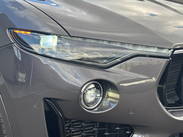 レヴァンテ Ｓグランスポーツ　左ハンドル　パノラマサンルーフ　赤革　カーボントリム　ハーマンカードン　ＡＣＣ　ＯＰ２１ＡＷ（ヘリオス）　全席シートヒーター　Ｒドア拡張キーレス　トランクキックセンサー　全方位カメラ　イージーエントリ（23枚目）