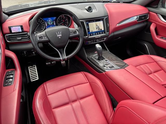 レヴァンテ Ｓグランスポーツ　左ハンドル　パノラマサンルーフ　赤革　カーボントリム　ハーマンカードン　ＡＣＣ　ＯＰ２１ＡＷ（ヘリオス）　全席シートヒーター　Ｒドア拡張キーレス　トランクキックセンサー　全方位カメラ　イージーエントリ（29枚目）