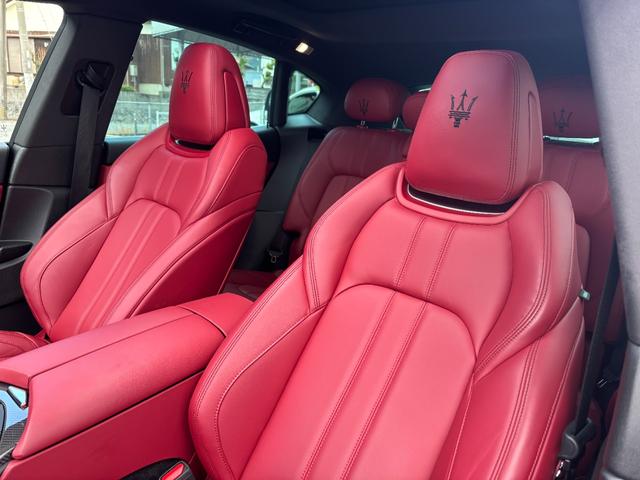 レヴァンテ Ｓグランスポーツ　左ハンドル　パノラマサンルーフ　赤革　カーボントリム　ハーマンカードン　ＡＣＣ　ＯＰ２１ＡＷ（ヘリオス）　全席シートヒーター　Ｒドア拡張キーレス　トランクキックセンサー　全方位カメラ　イージーエントリ（30枚目）