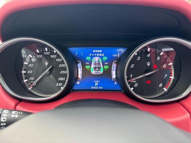 レヴァンテ Ｓグランスポーツ　左ハンドル　パノラマサンルーフ　赤革　カーボントリム　ハーマンカードン　ＡＣＣ　ＯＰ２１ＡＷ（ヘリオス）　全席シートヒーター　Ｒドア拡張キーレス　トランクキックセンサー　全方位カメラ　イージーエントリ（45枚目）