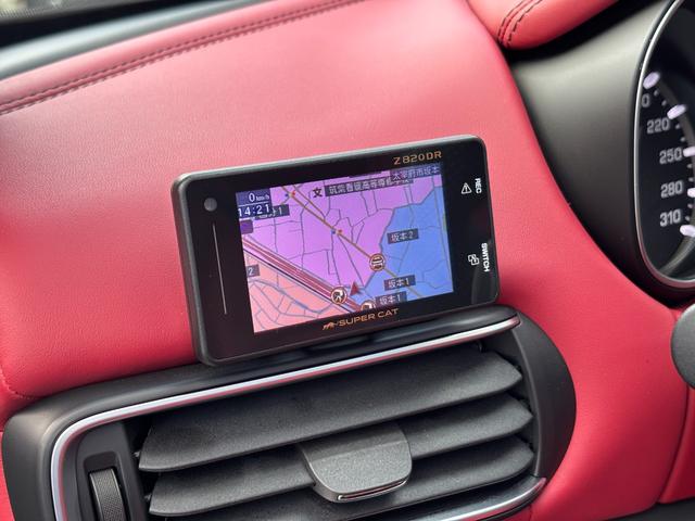 レヴァンテ Ｓグランスポーツ　左ハンドル　パノラマサンルーフ　赤革　カーボントリム　ハーマンカードン　ＡＣＣ　ＯＰ２１ＡＷ（ヘリオス）　全席シートヒーター　Ｒドア拡張キーレス　トランクキックセンサー　全方位カメラ　イージーエントリ（56枚目）