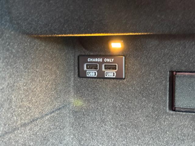 レヴァンテ Ｓグランスポーツ　左ハンドル　パノラマサンルーフ　赤革　カーボントリム　ハーマンカードン　ＡＣＣ　ＯＰ２１ＡＷ（ヘリオス）　全席シートヒーター　Ｒドア拡張キーレス　トランクキックセンサー　全方位カメラ　イージーエントリ（63枚目）