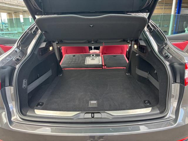 レヴァンテ Ｓグランスポーツ　左ハンドル　パノラマサンルーフ　赤革　カーボントリム　ハーマンカードン　ＡＣＣ　ＯＰ２１ＡＷ（ヘリオス）　全席シートヒーター　Ｒドア拡張キーレス　トランクキックセンサー　全方位カメラ　イージーエントリ（66枚目）