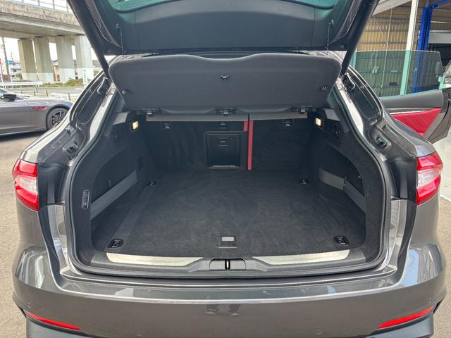 レヴァンテ Ｓグランスポーツ　左ハンドル　パノラマサンルーフ　赤革　カーボントリム　ハーマンカードン　ＡＣＣ　ＯＰ２１ＡＷ（ヘリオス）　全席シートヒーター　Ｒドア拡張キーレス　トランクキックセンサー　全方位カメラ　イージーエントリ（67枚目）