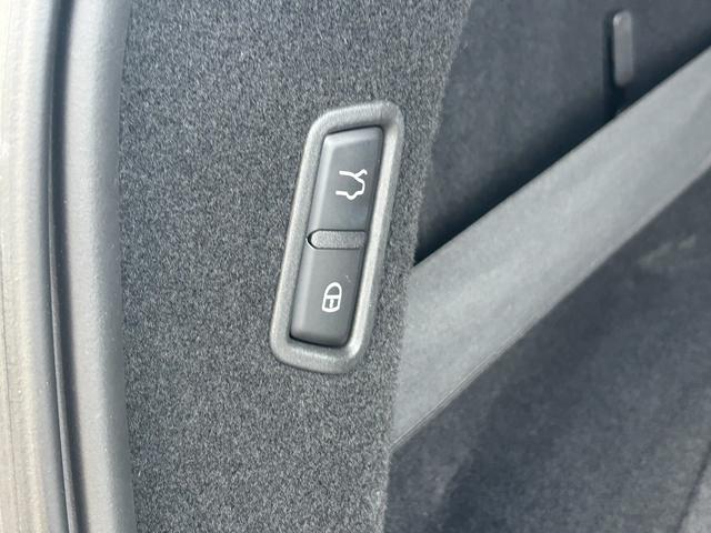 レヴァンテ Ｓグランスポーツ　左ハンドル　パノラマサンルーフ　赤革　カーボントリム　ハーマンカードン　ＡＣＣ　ＯＰ２１ＡＷ（ヘリオス）　全席シートヒーター　Ｒドア拡張キーレス　トランクキックセンサー　全方位カメラ　イージーエントリ（69枚目）